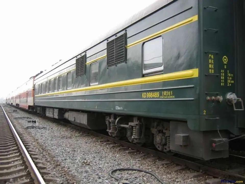 电气机头不提供列车用电的时候,空调列车组里就要带一节kd车厢供电