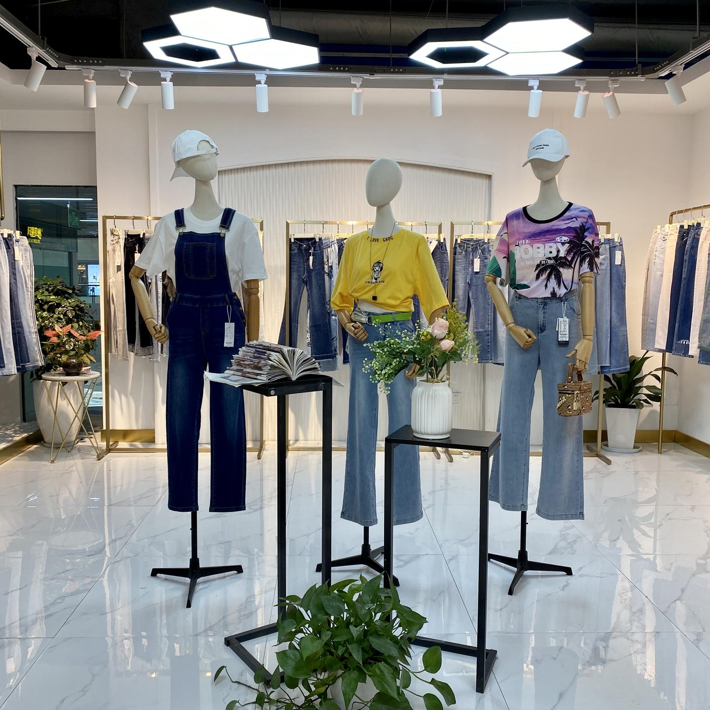 品牌折扣女装批发女装一手货源批发库存服装批发服装尾货拿货