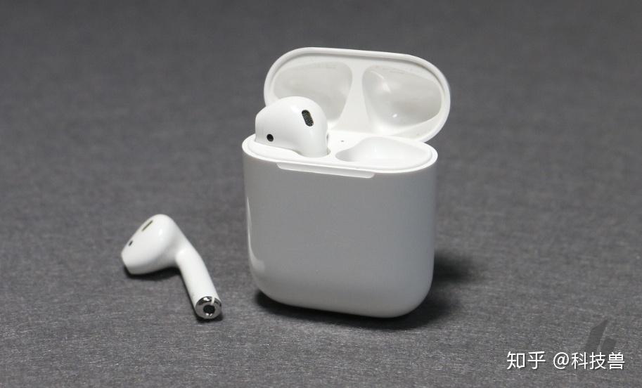 苹果 airpods 蓝牙耳机很多人在用,颜值高,音质也还可以,唯一的缺点就