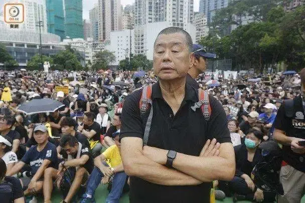 李亨利的落网让我想起了最近正在香港提堂受审的乱港头目之一黎智英.