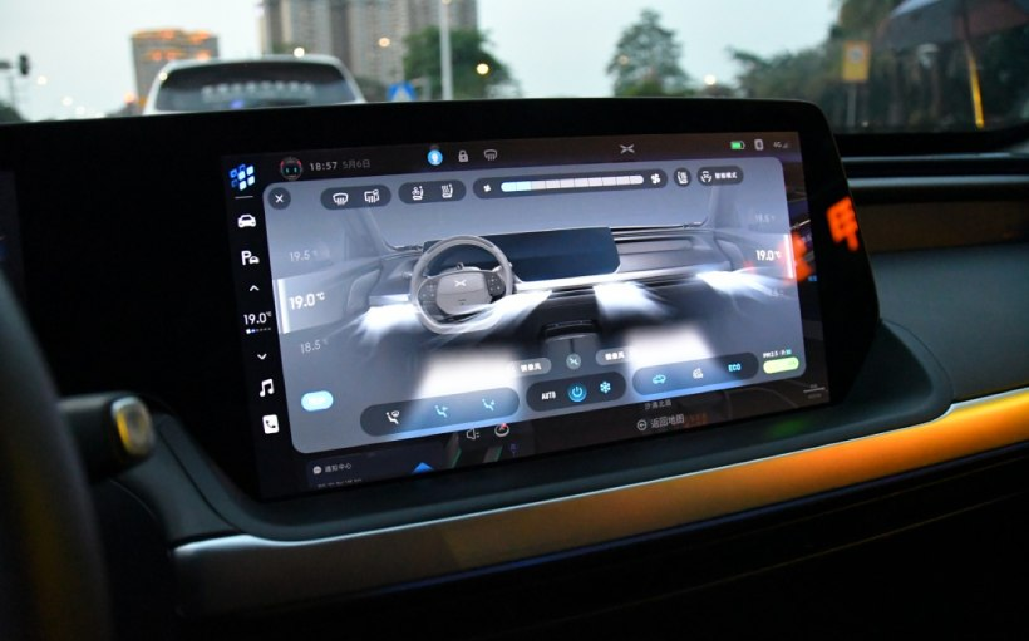 小鹏p7中控大屏ui设计解析:可视化的人车交互