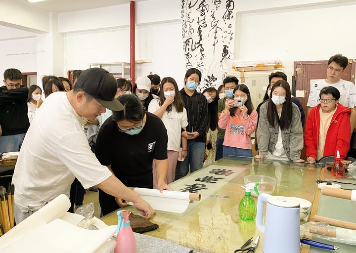 传统手工装裱和机器裱的区别 - 知乎