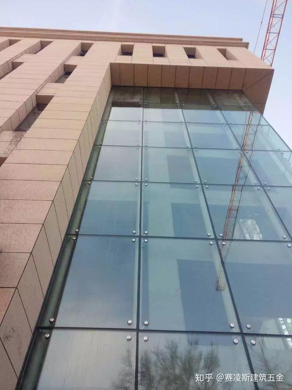 驳接爪为什么需要不锈钢材质