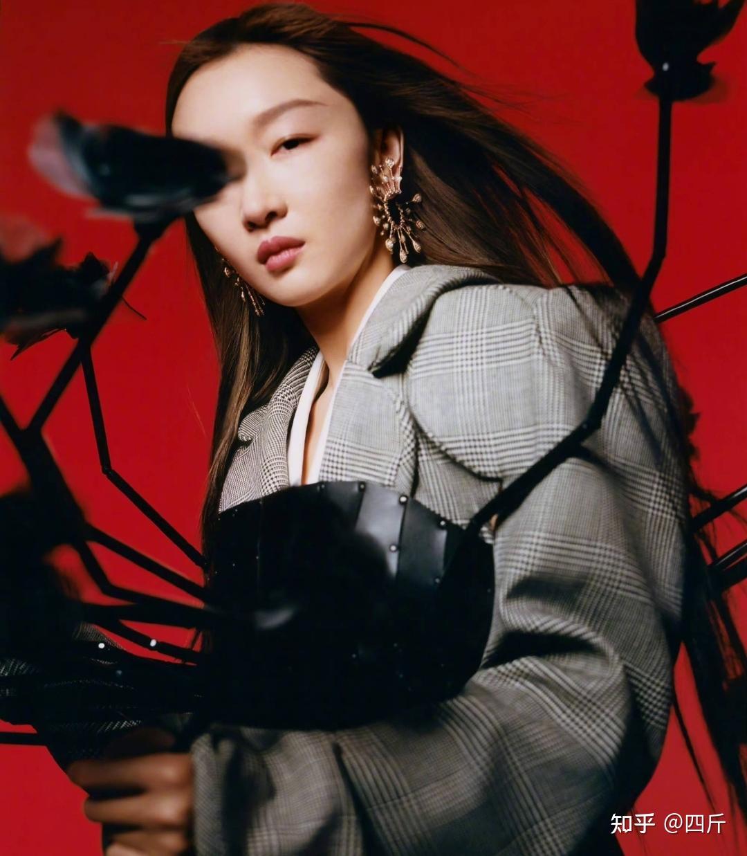 周冬雨杂志照片惹争议!表情怪异动作鬼畜,外国摄影师疑似背锅 - 知乎