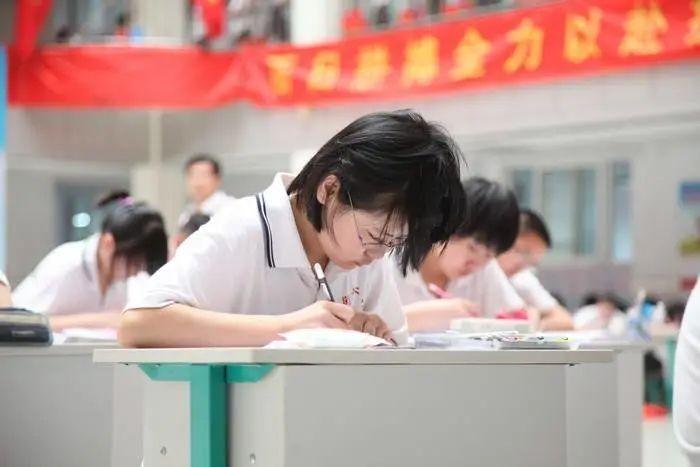 高考后出国留学早已不再是退而求其次的"备胎"选择,而是保障孩子未来