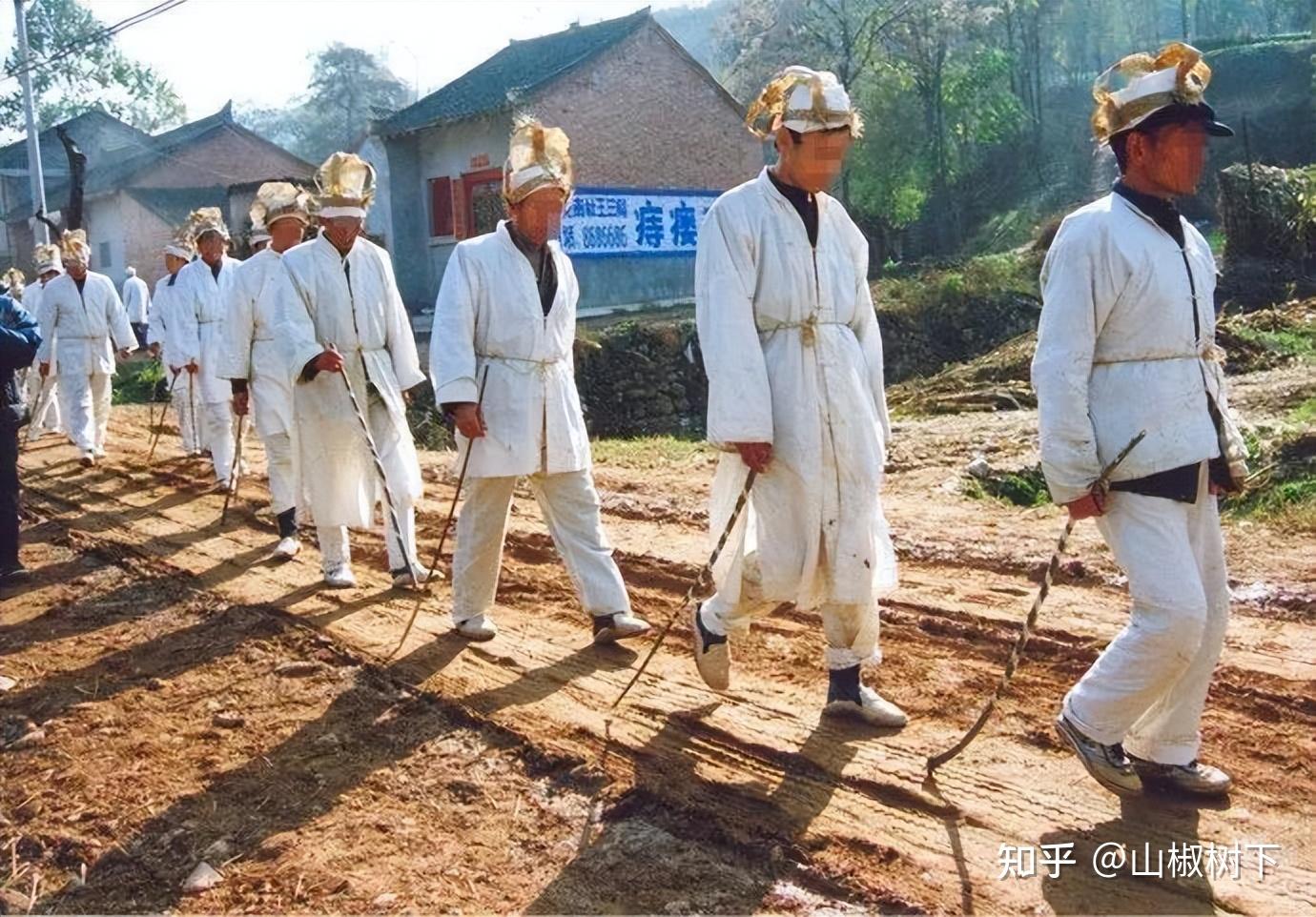 广西农村传统的丧葬习俗,大多数年轻人都不懂,你还记得多少呢 - 知乎