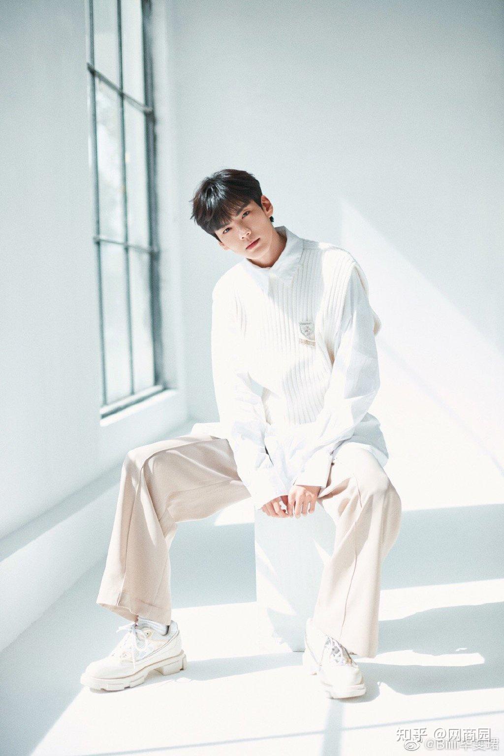 毕雯珺:《偶像练习生》出道,男团成员,人高颜值高,气质出众!