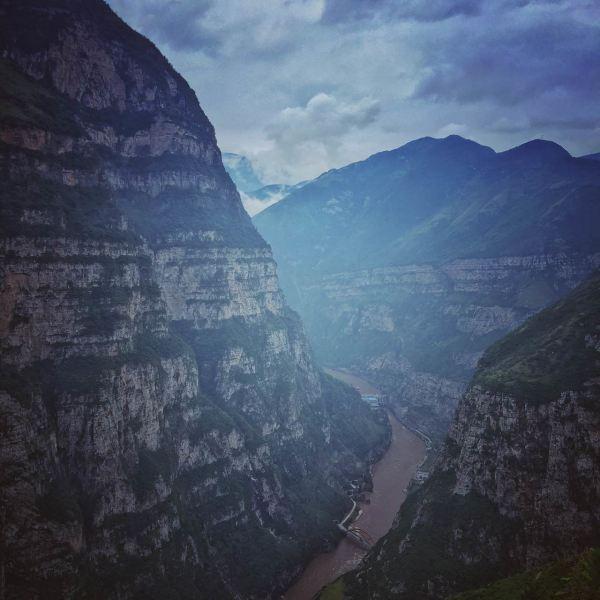 中国最美十大峡谷简介 v2-57ae7271d059fb6c69a6ebd32afa7980_r.jpg