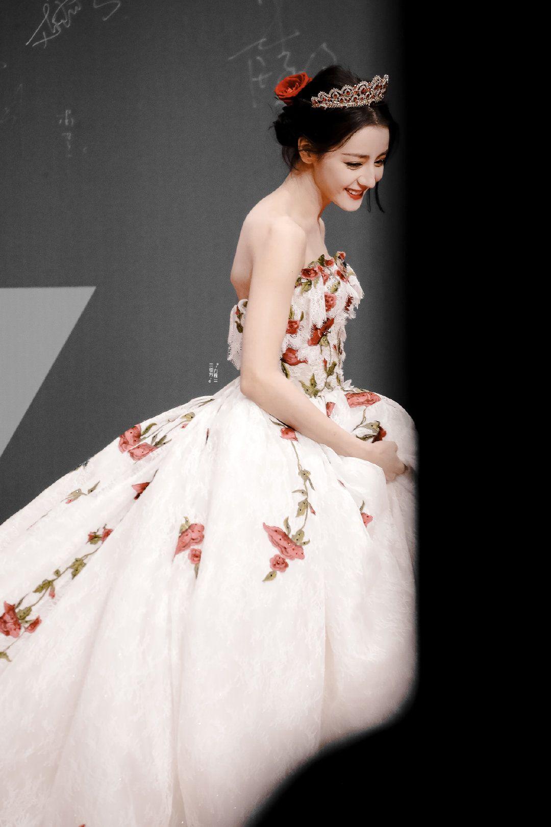 迪丽热巴最惊艳的礼服造型是哪一款