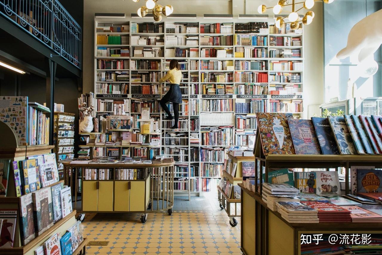 于是我看到书如同饿鬼看到肉两眼放光,恨不得把书籍都搬回家.