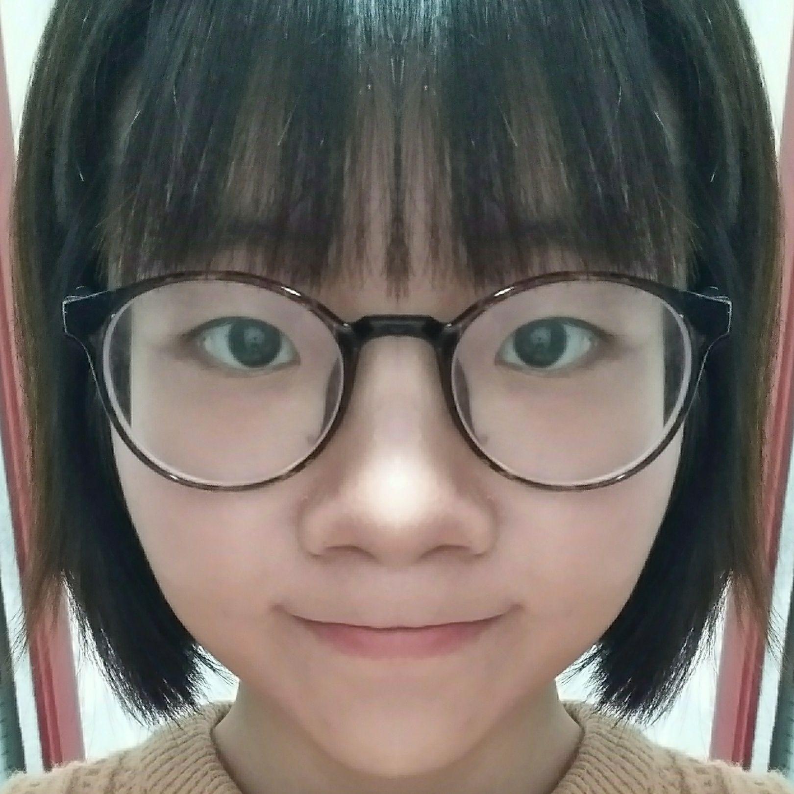 镜子中的自己和照片中的自己哪个更真实?