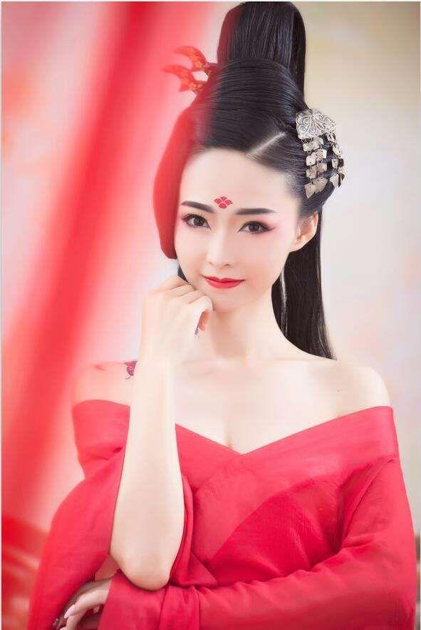 为什么抖音APP里帅哥美女那么多?