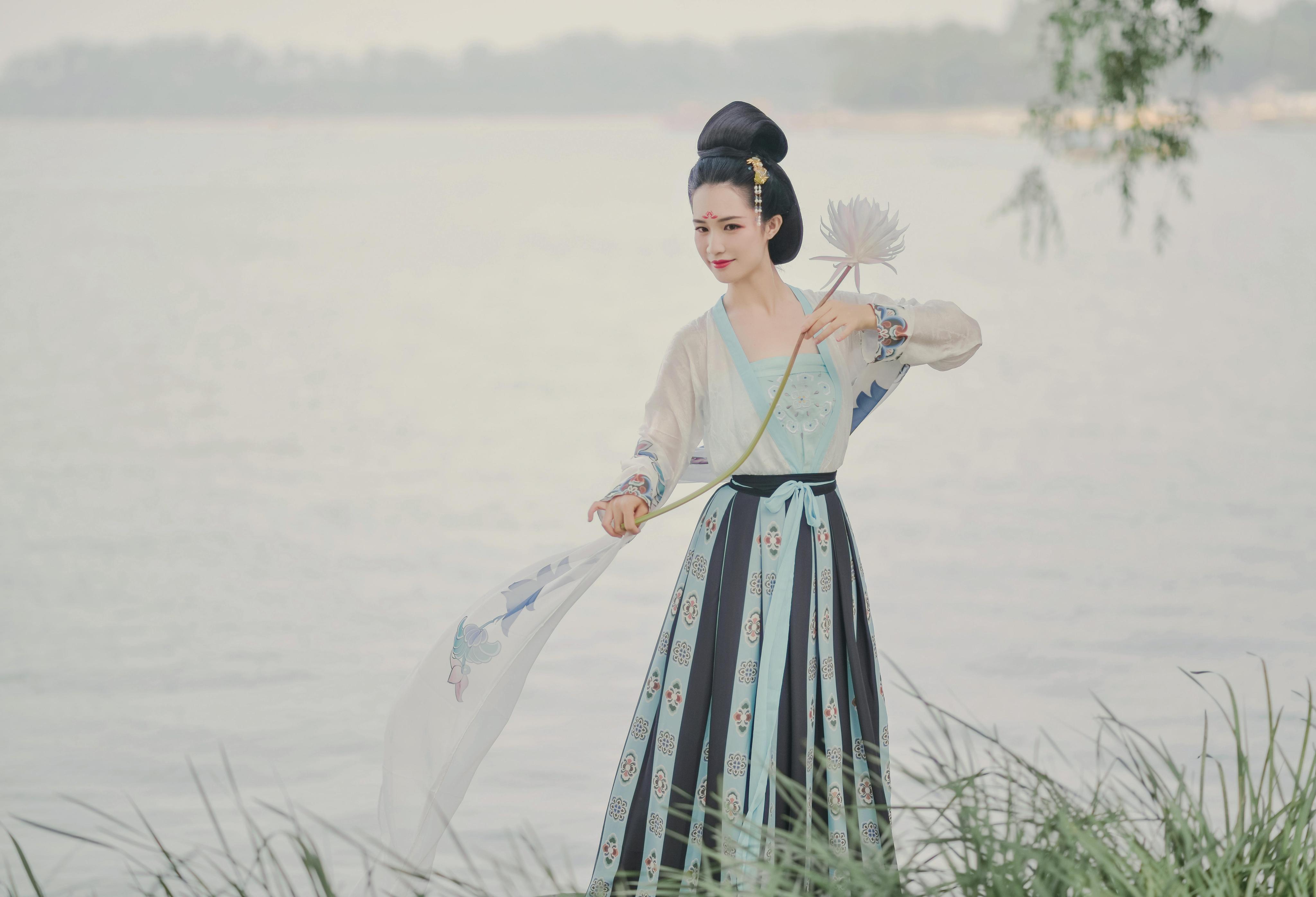 抖音播放量超百亿,穿越千年的汉服为什么这么受欢迎? - 知乎