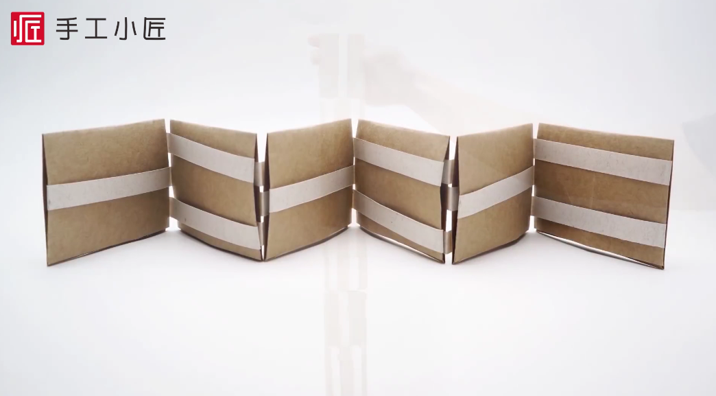 大家好 这里是手工小匠,今天就给大家带来一个简单的手帕小熊 的制作