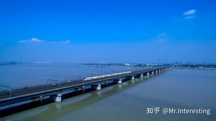 2015年11月——杭州地铁1号线(除机场二次过江段)全线通车.