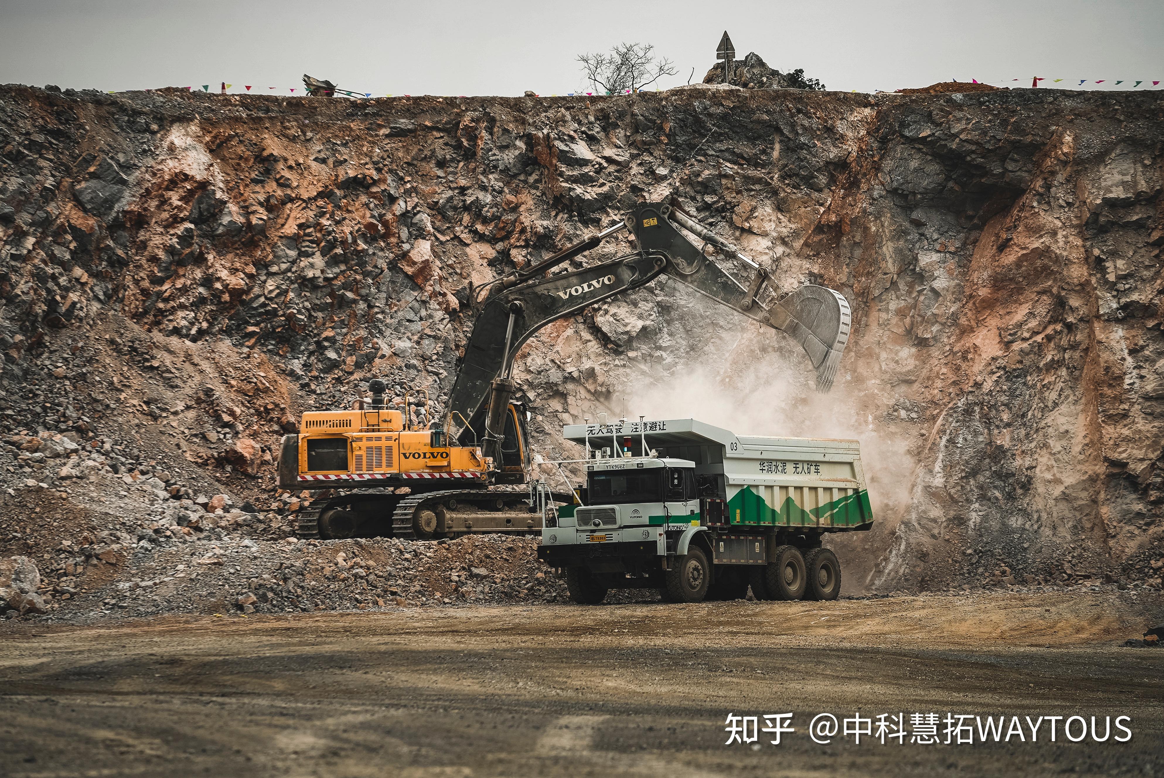 一直以来,中科慧拓深入多种矿山的复杂场景之中,针对不同道路及环境