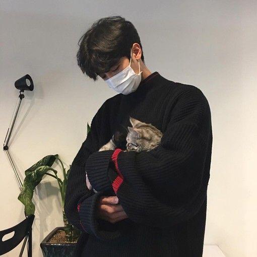 有没有男生抱着猫的头像呀