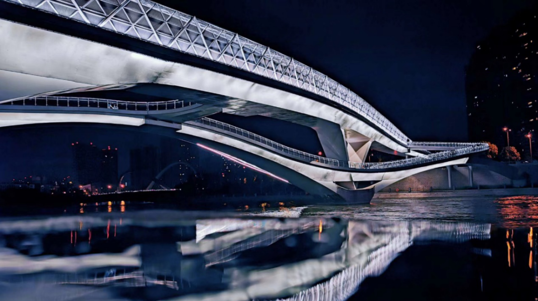 图据四川省建筑设计研究院华灯初上,极具现代感的五岔子大桥,线条感