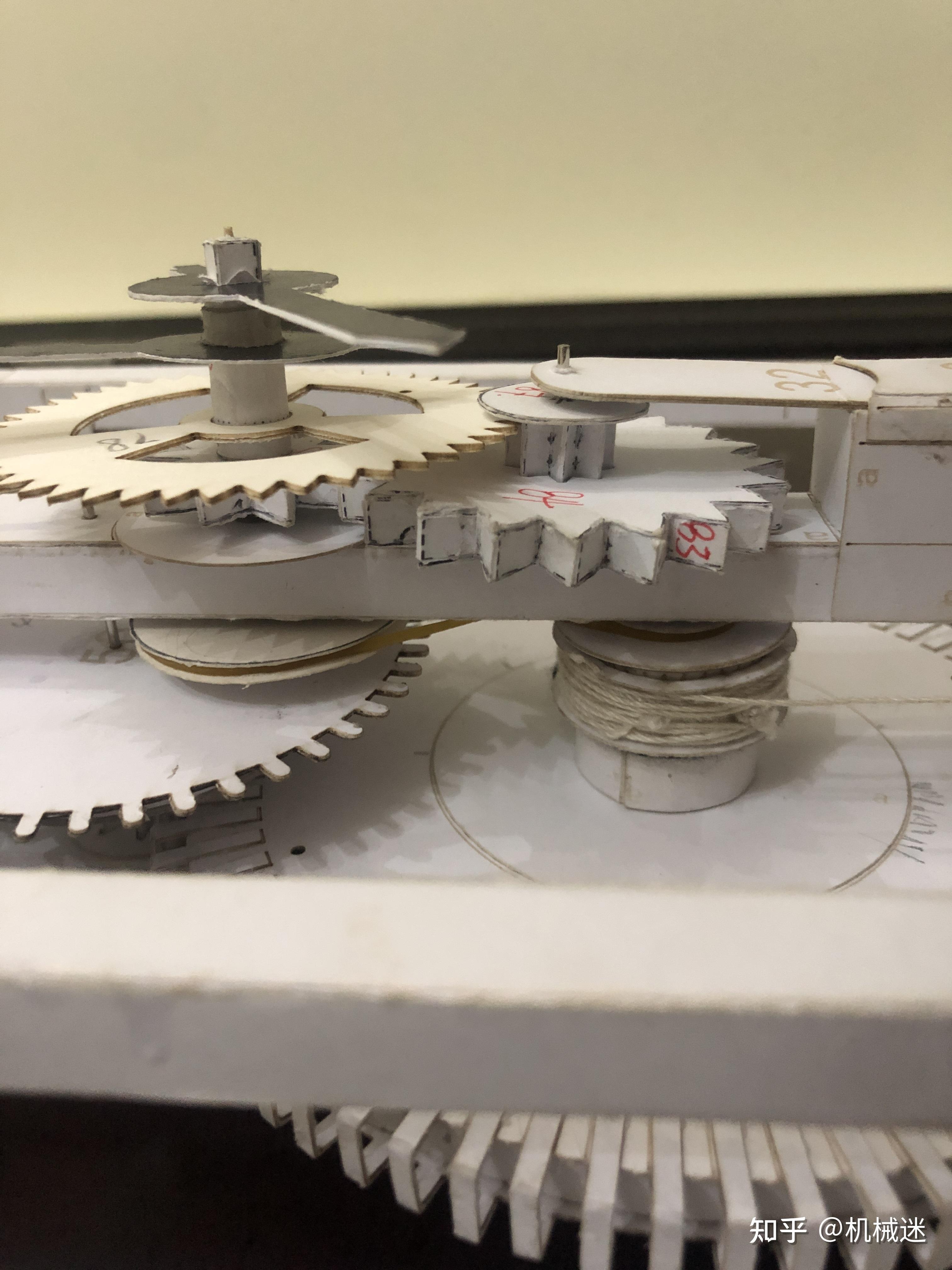 使用300克的硬卡纸制作机械摆钟的图纸