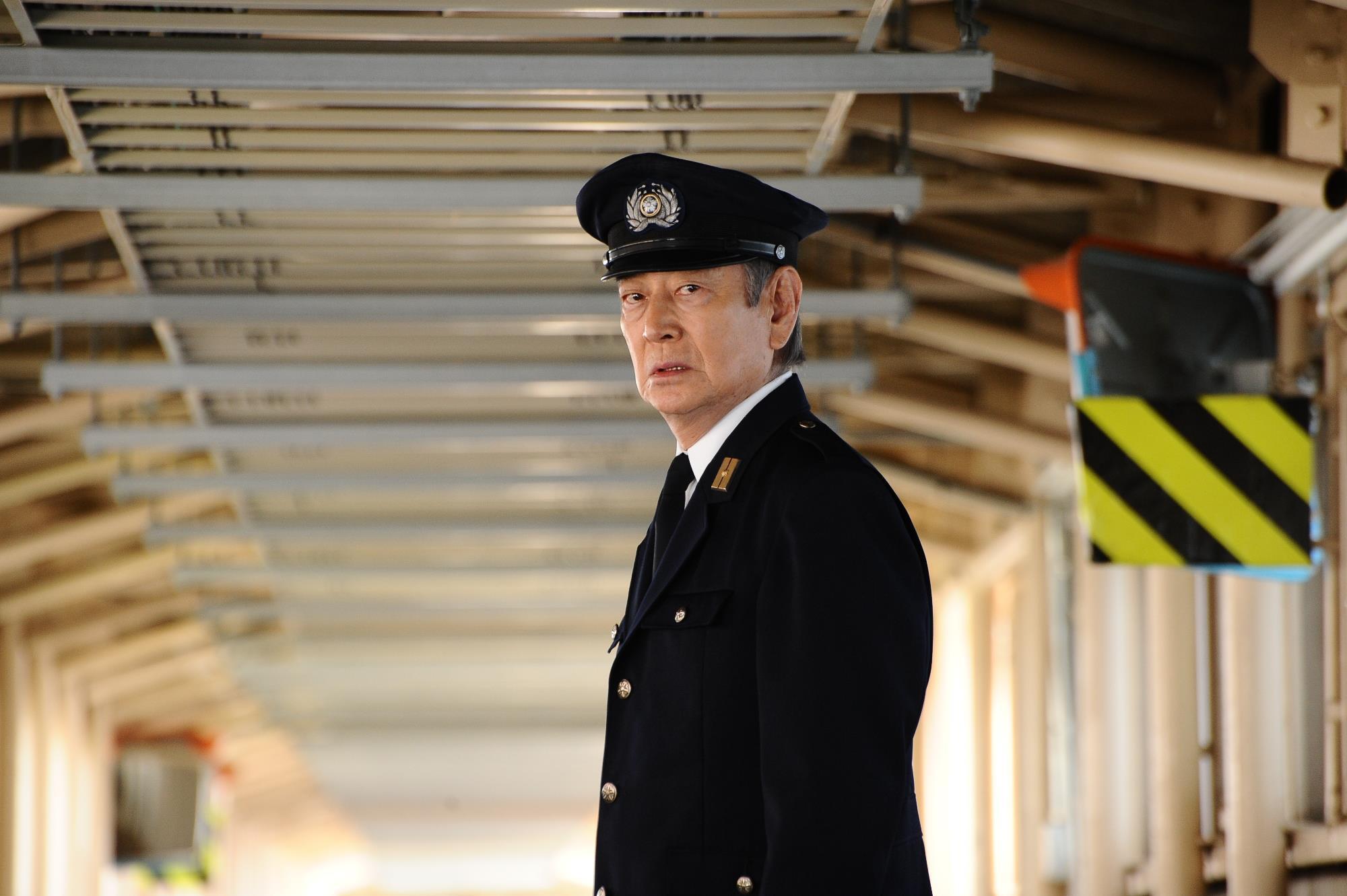 缘起银幕,缘了银幕,我们记住了检察官杜丘(《追捕》);记住了渔夫父亲