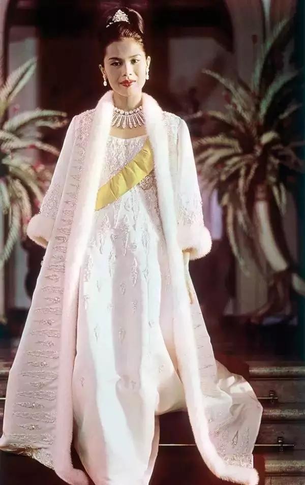 曾经的亚洲最美王后-诗丽吉·吉滴耶功 - 知乎