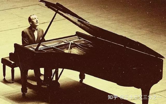 弗拉基米尔霍洛维茨vladimirhorowitz钢琴上的雄狮一
