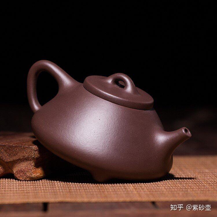 "石瓢"最早称为"石铫","铫"在《辞海》中释为"吊子,一种有柄,有流的小