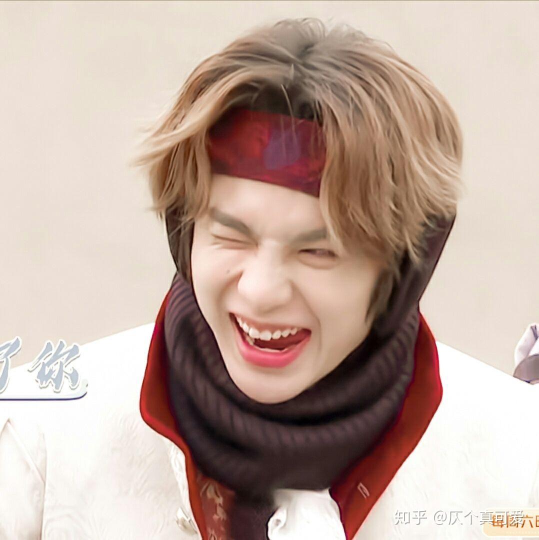 有没有黄明昊泰菲笑的图片
