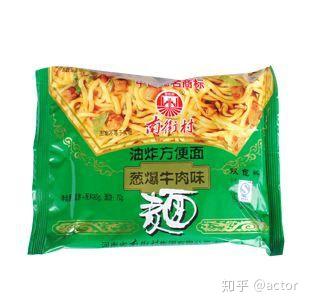 80后绿色包装方便面图片