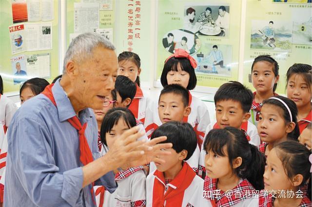 沂蒙——全国教育系统劳动模范李振华》一座汉白玉雕像,一处事迹展馆