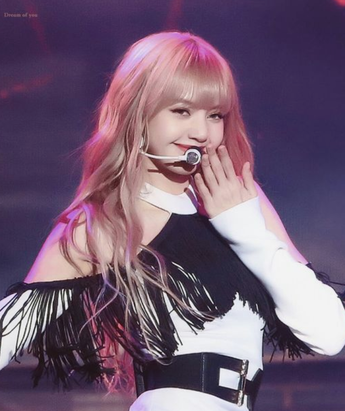 Lisa Blackpink 成员 号称人间芭比美丽动人 你们觉得漂亮吗 知乎