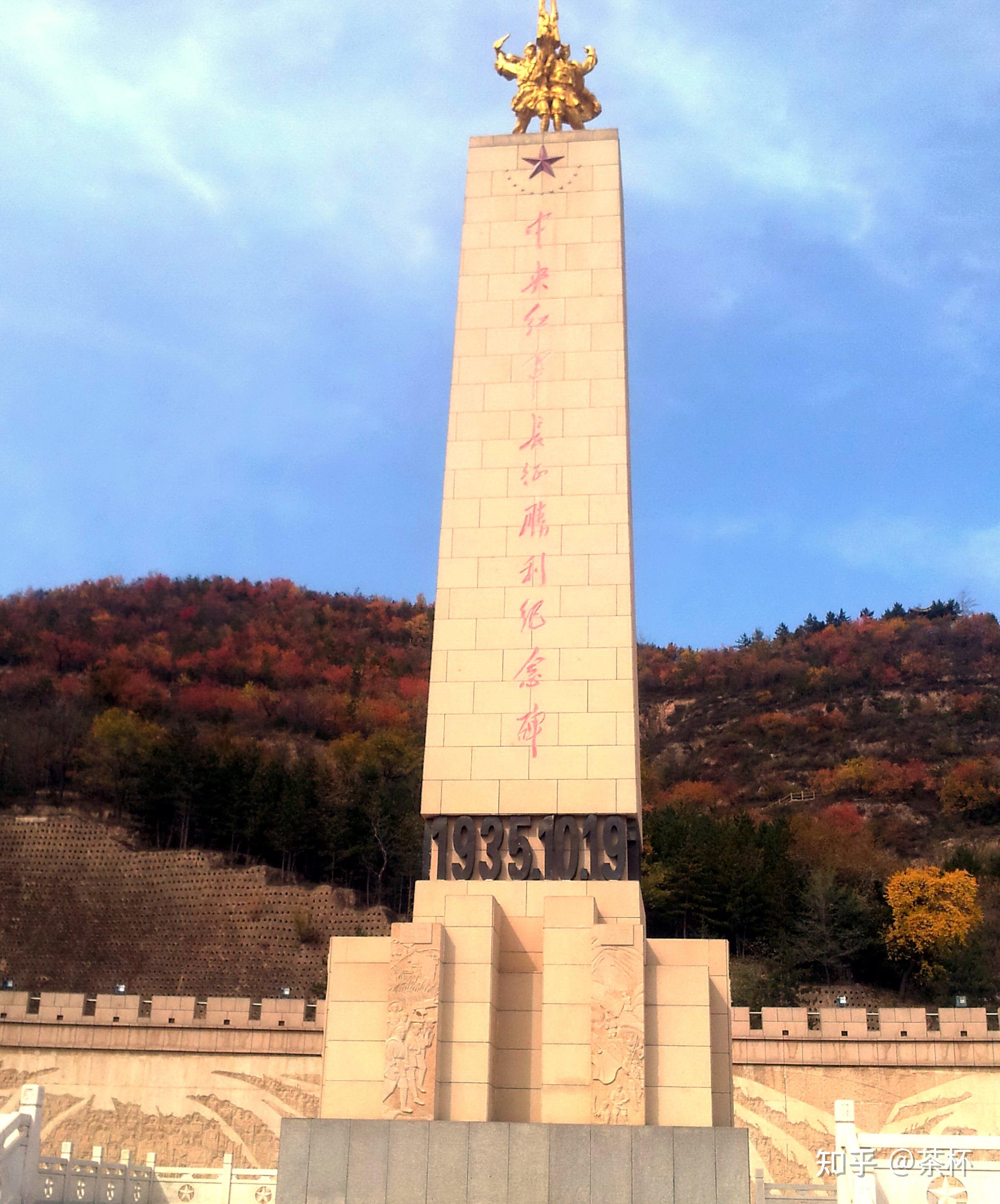 位于胜利山半山腰的"中央红军长征胜利纪念碑"据资料介绍,高耸的"中央