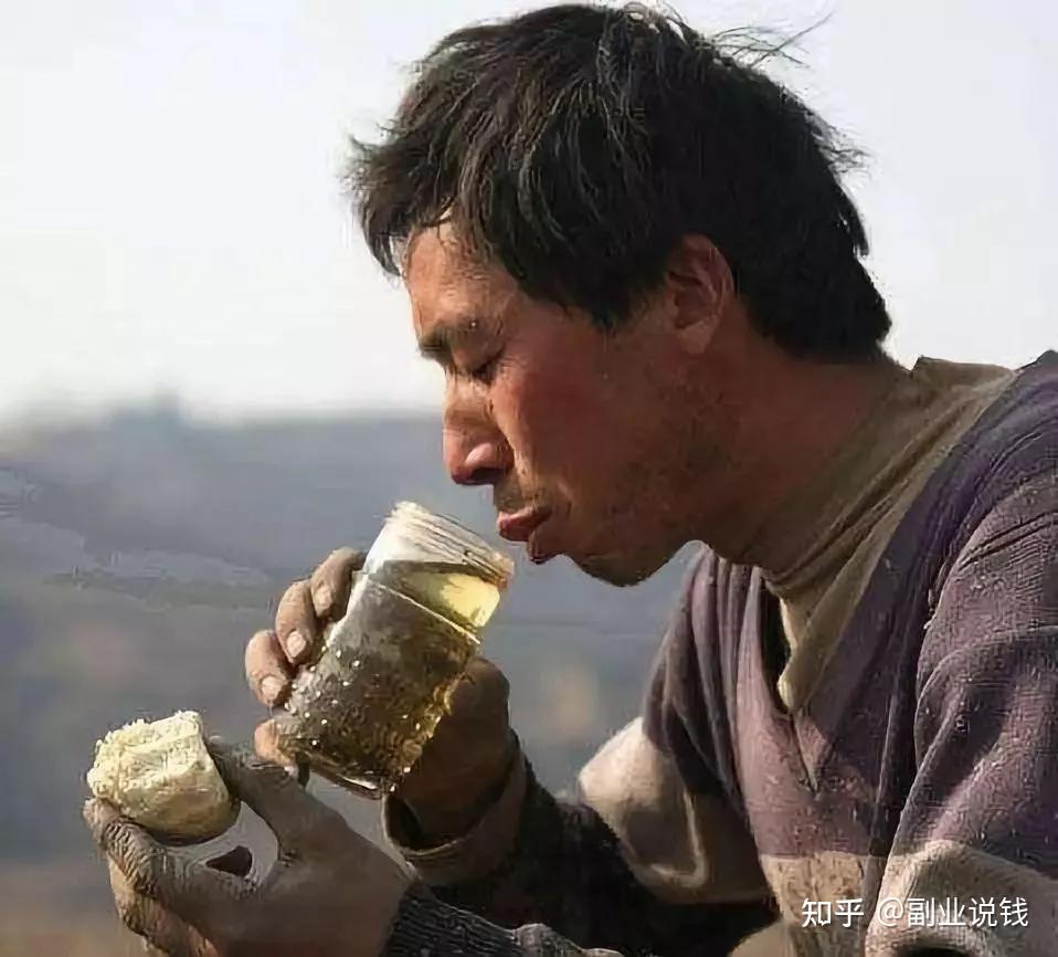 多少人才刚刚温饱,不要说出国坐飞机,甚至连火车都尽量不搭.