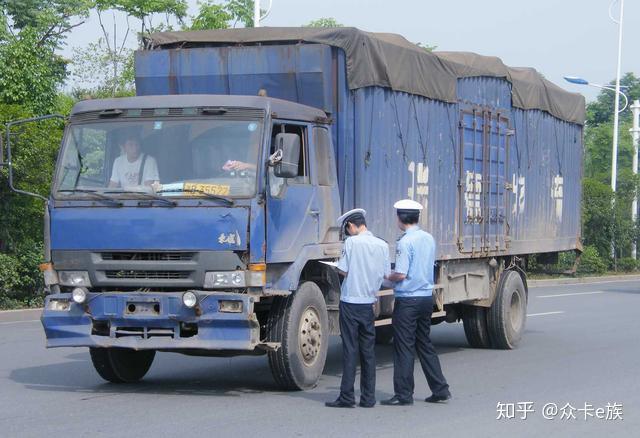 令人心酸为什么受伤的总是货车司机