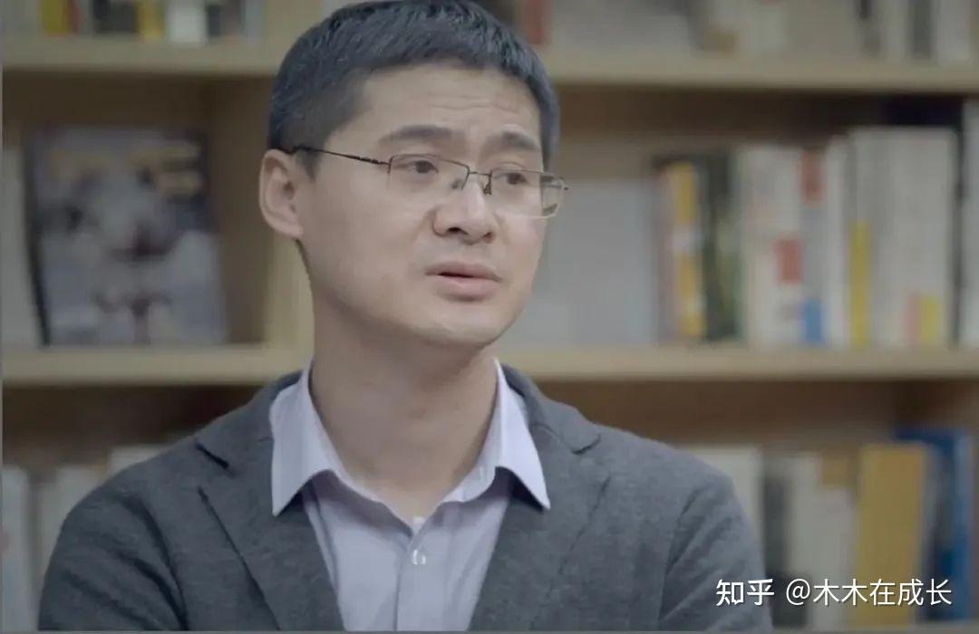 罗翔说比穷更可怕的事每天下班后的无聊没有聚会没有惊喜更没有人等你