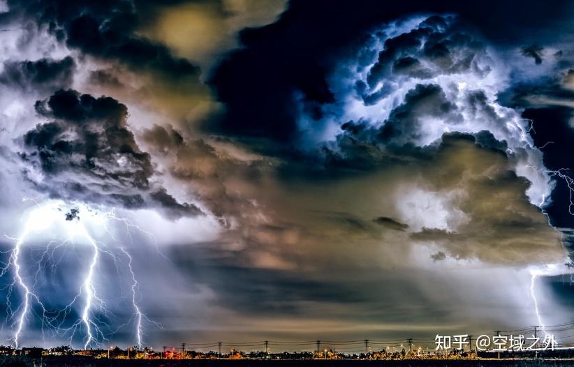 一次雷雨绕飞,空管要经历什么调配地狱? - 知乎