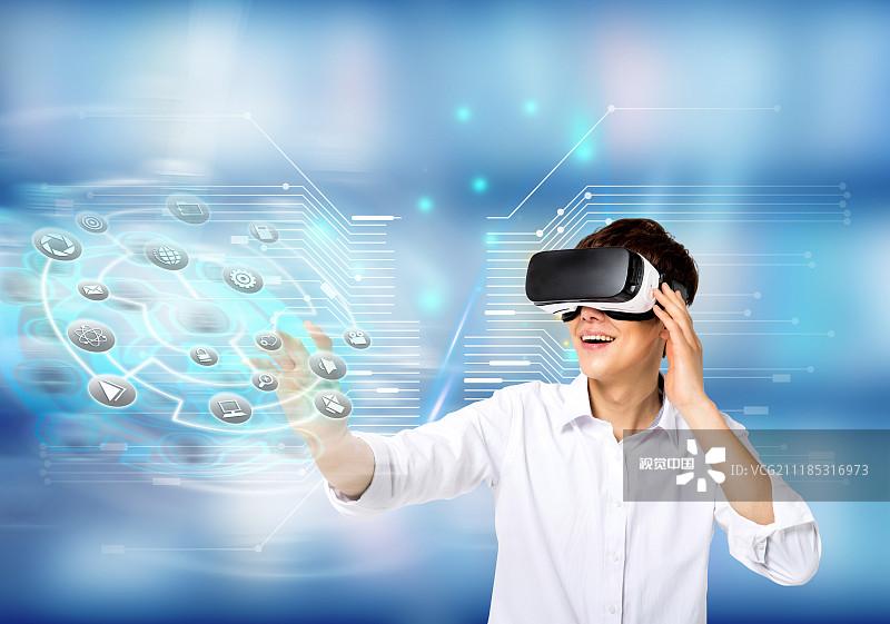 戴上PICO“穿越”法治现场临泽县打造青少年普法新课堂