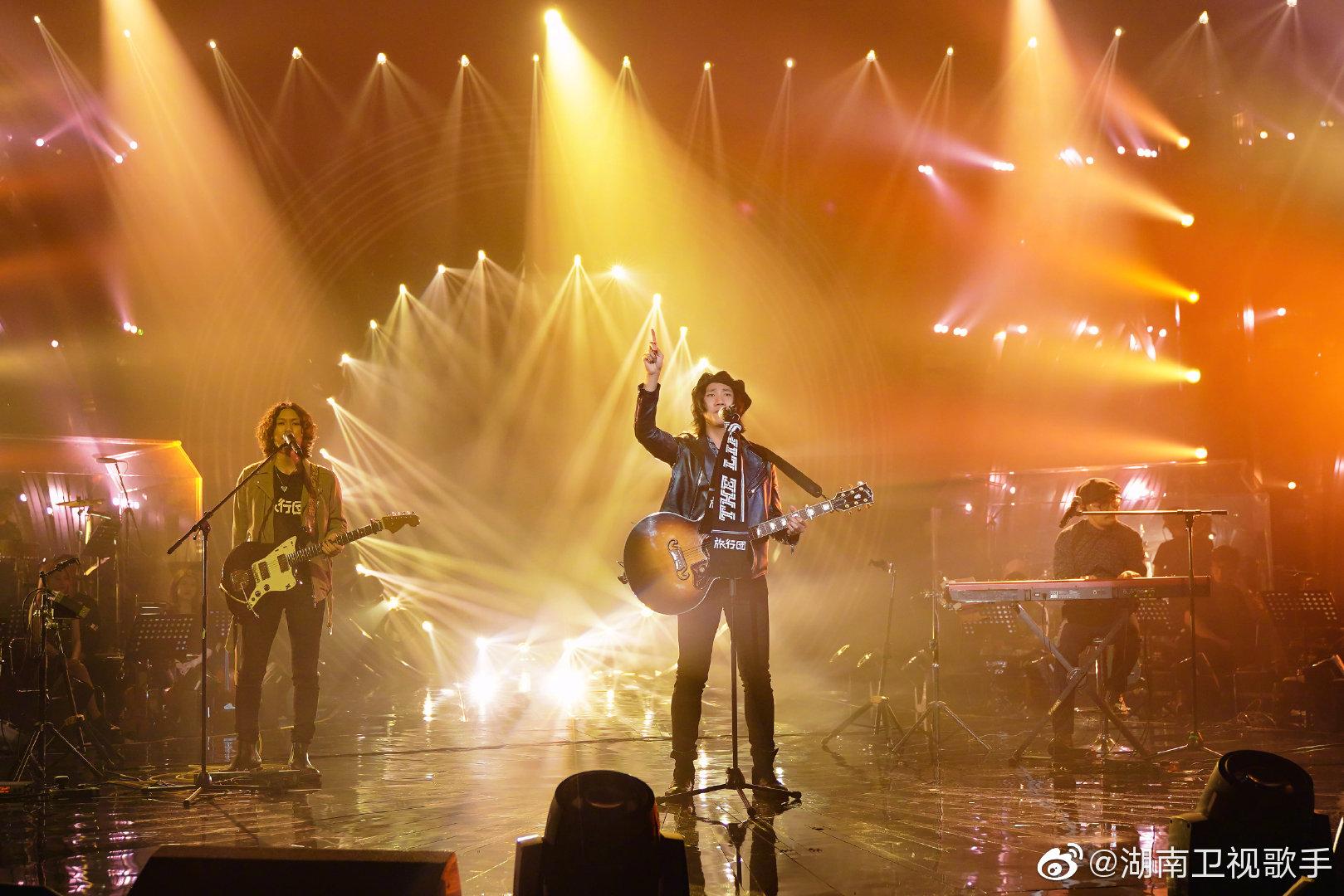 请问如何评价旅行团乐队在《歌手·当打之年》第九期演唱的《永远都会