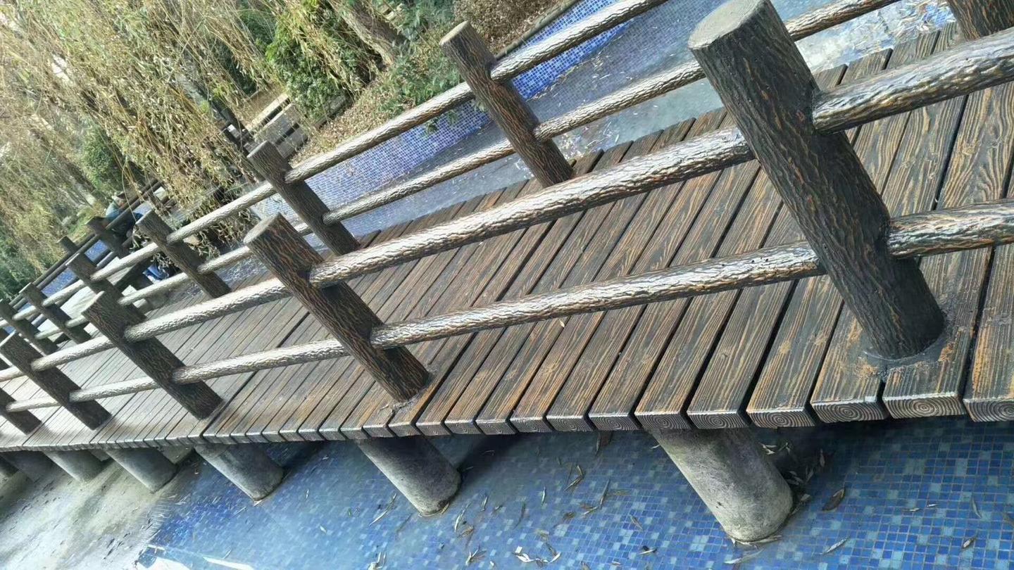 为江西小区构建生态建设添砖加瓦赣州水泥仿木护栏花架展新貌