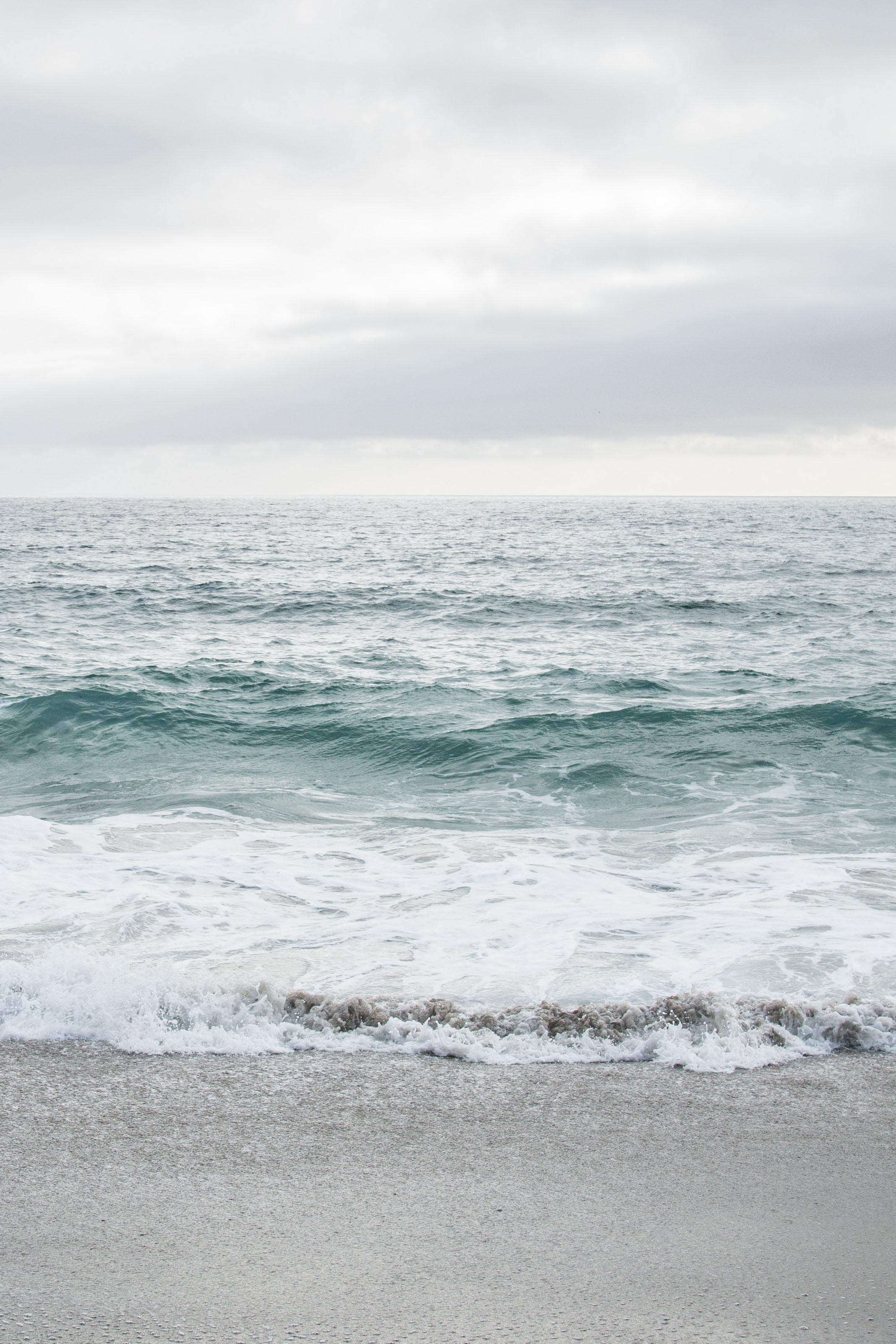 有没有这种看起来就很凉快的壁纸啊