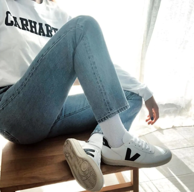 小白鞋配什么袜子好看?