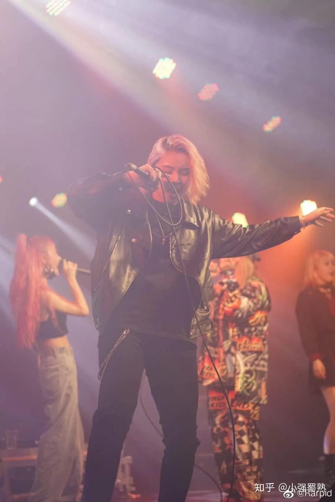 望江晴现在在广东文艺职业学院学音乐制作,对于学音乐