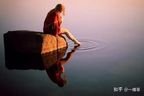 心情低落抖音文案吸引人的句子(抖音最近很火的心情文案，看哪句适合你！)