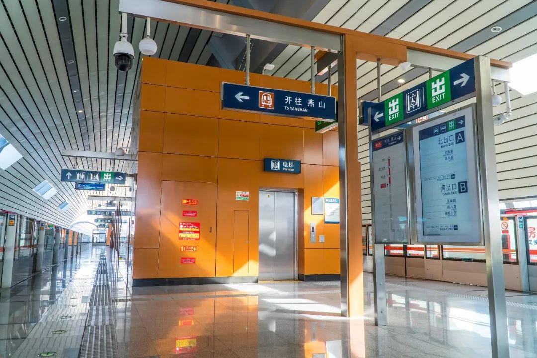 大石河东站 浅蓝色星城站 青色阎村站 深蓝色紫草坞站 橙色阎村东站