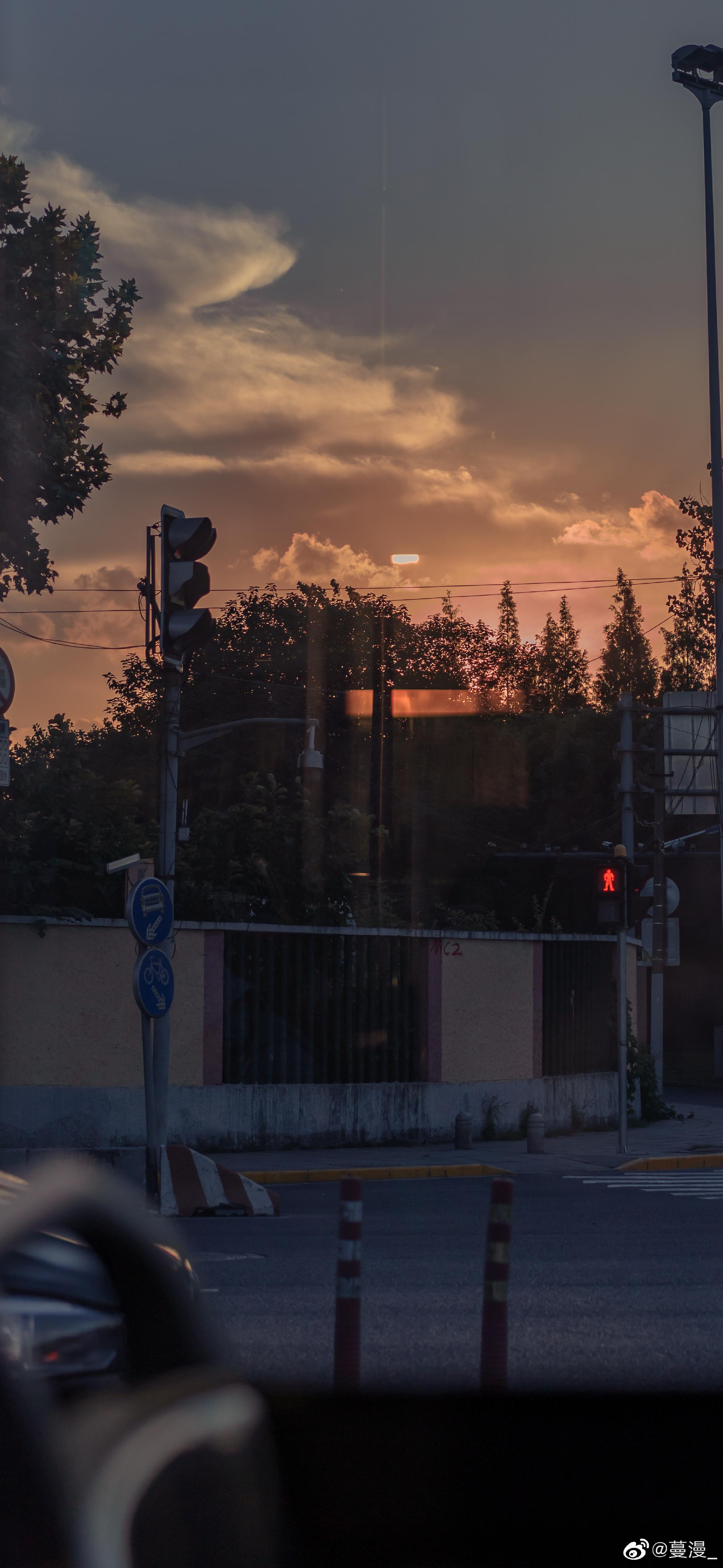 有没有好看的冷淡风或者比较惊艳的全面屏壁纸? - 知乎