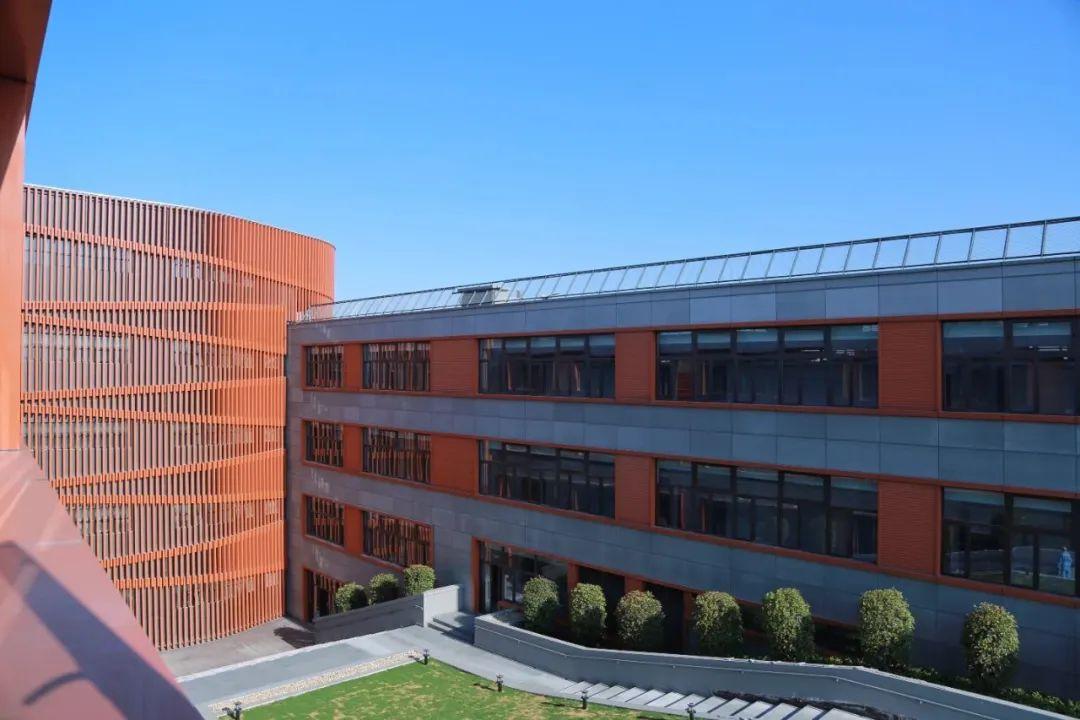 开设课程:igcse,a-level,国际艺术与设计上海安生学校是小初高一贯制