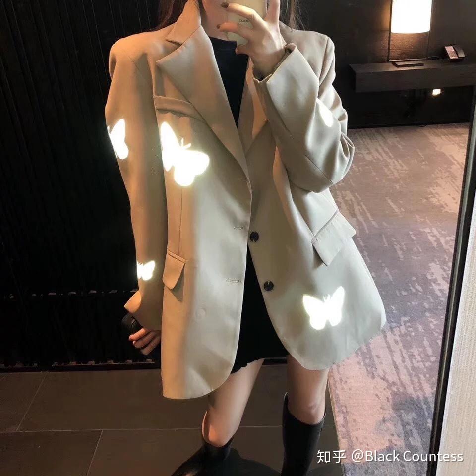 二十岁的女生,怎么穿西装才不显老? - 知乎