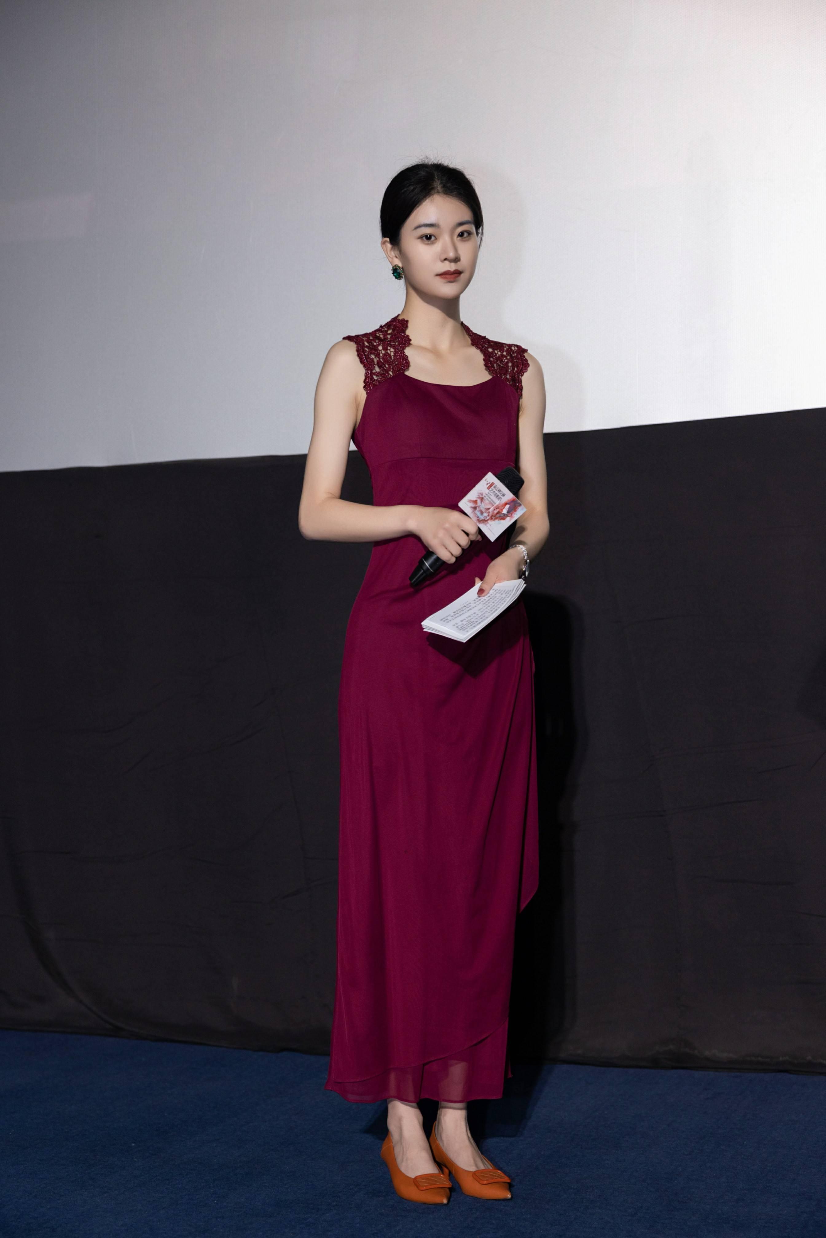 马儒跨界主持"神女杯"红毯,多才多艺优雅有魅力 - 知乎