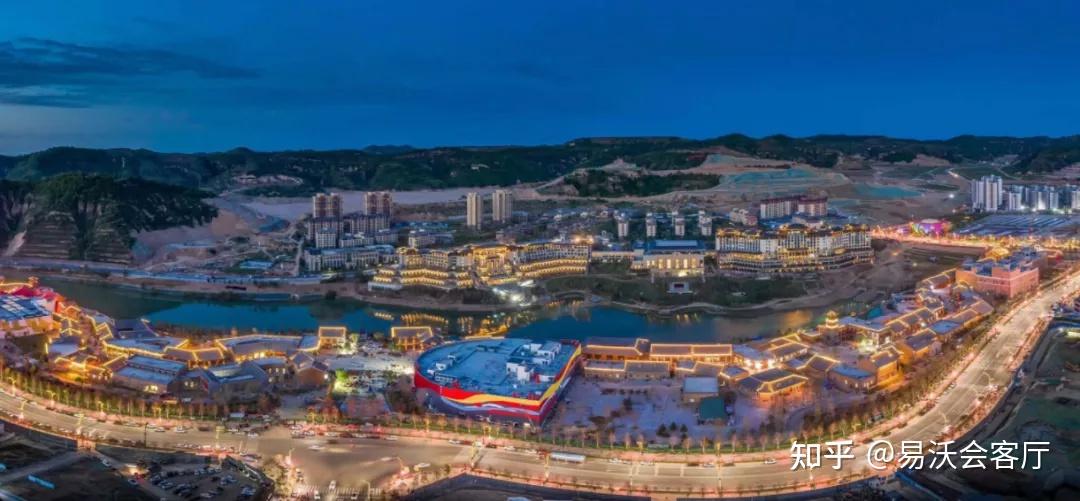 此外,延安红街还有红色主题的万达影城,有窑洞风格的酒店客房和红色