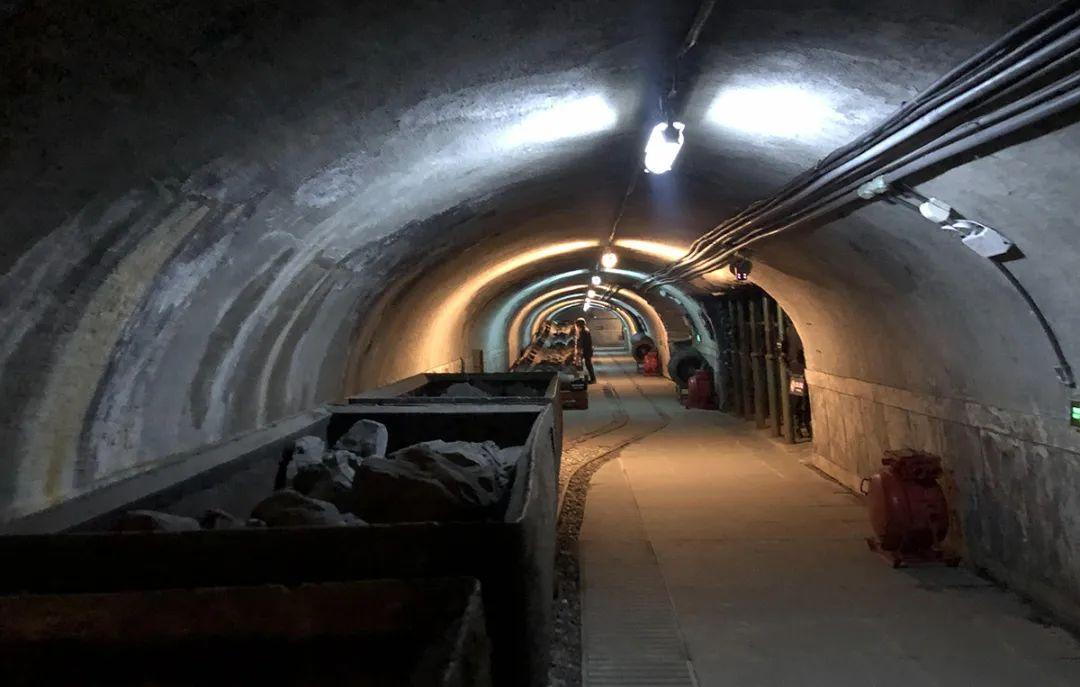 中国第一台蒸汽机车——龙号机车(仿制)▲中央回风井开滦唐山矿慨井